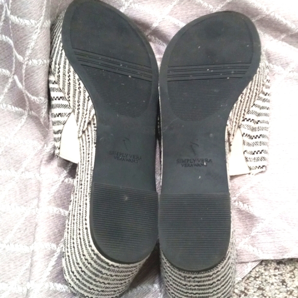 Vera Wang, Sz 10 med, Wedge Slip On Sandals Black/White - Picture 7 of 7